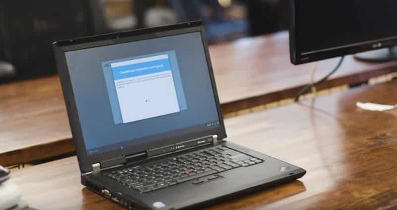 Portátil antigo a ser recuperado com novo SSD e limpeza